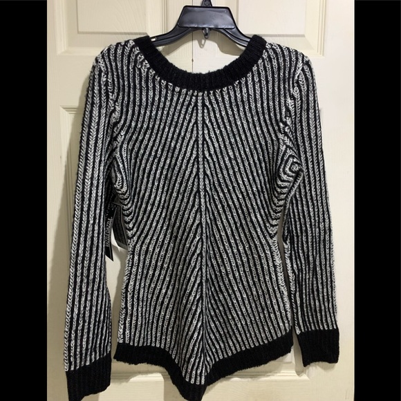 Razzle Dazzle Black/White Sweater and Grey/White in Size Medium. - Picture 4 of 4